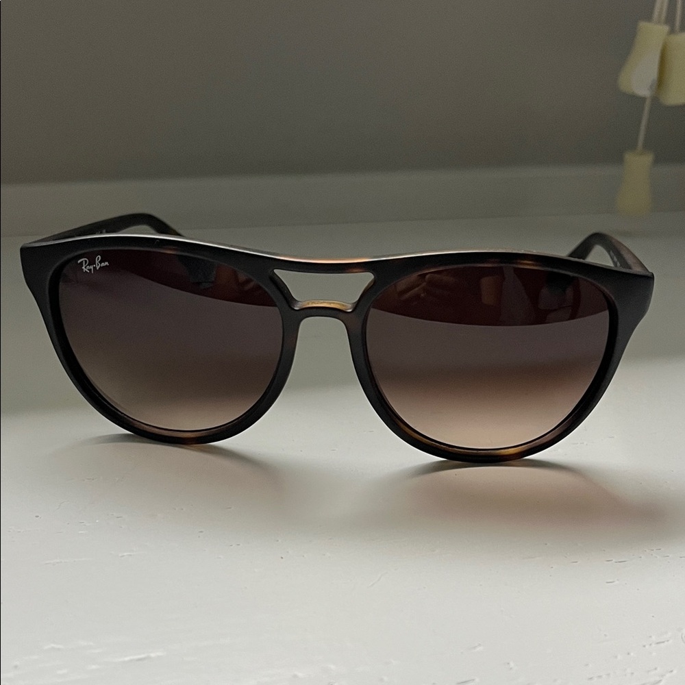 Ray-Ban Men’s Sunglasses with Tortoise  Frames and Brown  Lenses